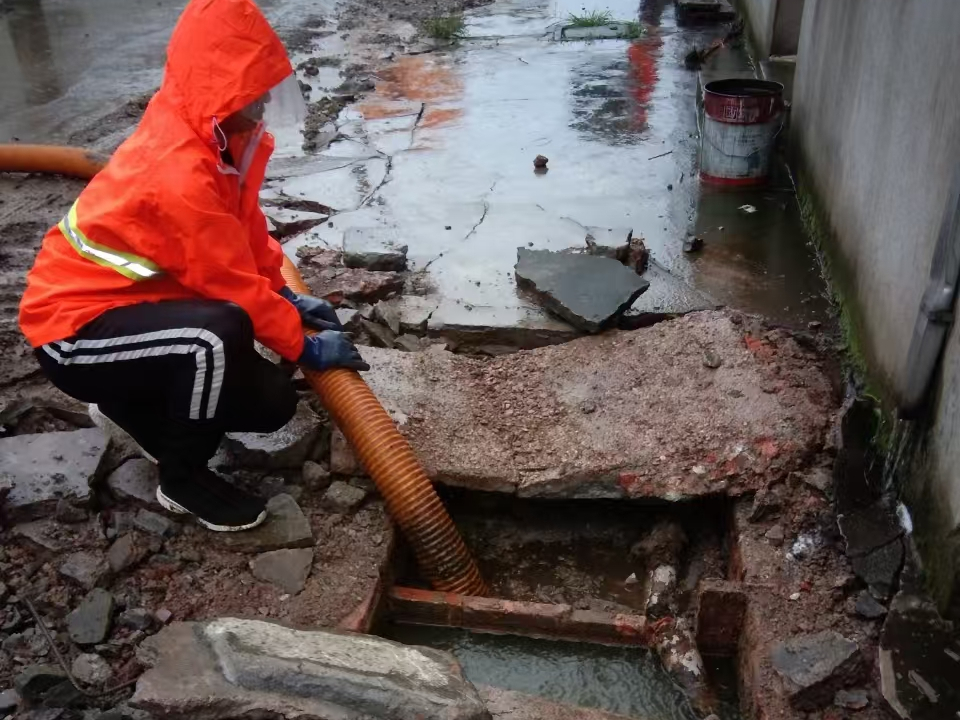 大安镇专业清理污水池 炜誉市政以规范流程守护城市 “肠道”