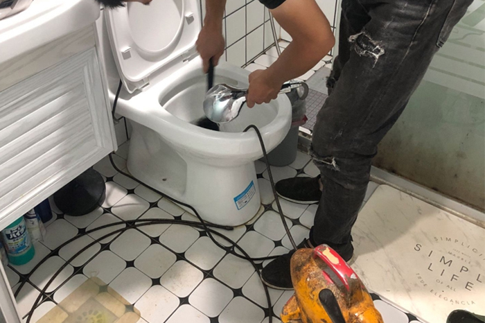 大安镇马桶堵塞自己疏通还是找师傅？专业上门服务让你省时更省心